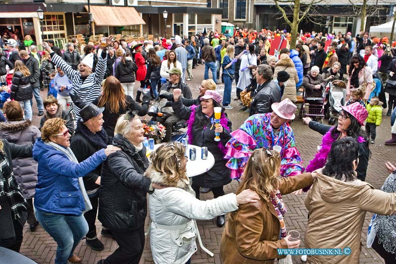 14030110.jpg - FOTOOPDRACHT:Dordrecht:01-03-2014:Slot van de Carnaval optocht in de Waag in Dordrecht, met Diverse zangers en de prijsuitrijkingDeze digitale foto blijft eigendom van FOTOPERSBURO BUSINK. Wij hanteren de voorwaarden van het N.V.F. en N.V.J. Gebruik van deze foto impliceert dat u bekend bent  en akkoord gaat met deze voorwaarden bij publicatie.EB/ETIENNE BUSINK