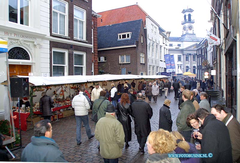 01121522.jpg - DORDTCENTRAAL :Dordrecht:15-12-2001:de kerstmarkt dordrechtDeze digitale foto blijft eigendom van FOTOPERSBURO BUSINK. Wij hanteren de voorwaarden van het N.V.F. en N.V.J. Gebruik van deze foto impliceert dat u bekend bent  en akkoord gaat met deze voorwaarden bij publicatie.EB/ETIENNE BUSINK
