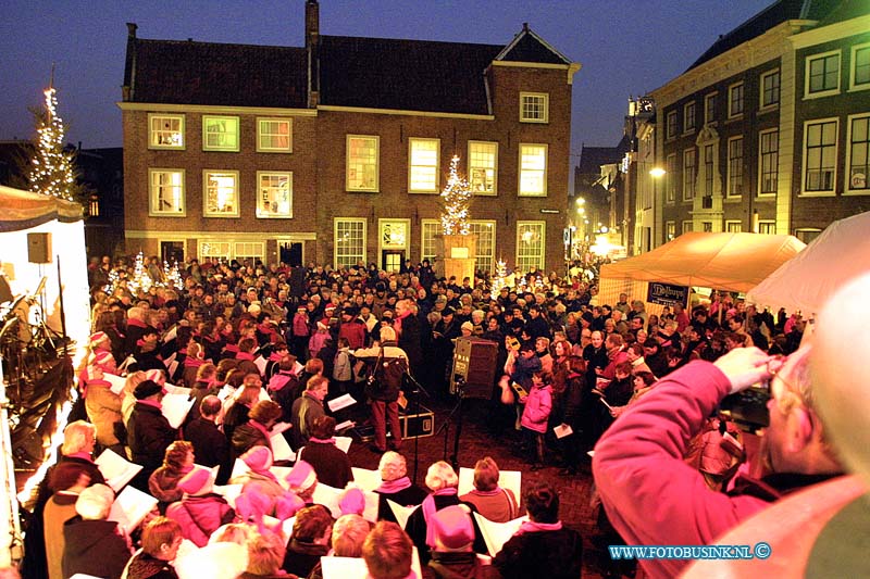 02121420.jpg - FOTOOPDRACHT:Dordrecht:14-12-2002:De grootste kerstmarkt van Nederland DordrechtDeze digitale foto blijft eigendom van FOTOPERSBURO BUSINK. Wij hanteren de voorwaarden van het N.V.F. en N.V.J. Gebruik van deze foto impliceert dat u bekend bent  en akkoord gaat met deze voorwaarden bij publicatie.EB/ETIENNE BUSINK
