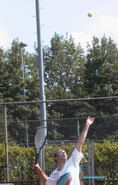 99082902.jpg - DE DORDTENAAR SPORT :Barrendrecht:29-08-1999: bij tennispark thvb ziedewij fhinales drechtsteden circuit master tennisDeze digitale foto blijft eigendom van FOTOPERSBURO BUSINK. Wij hanteren de voorwaarden van het N.V.F. en N.V.J. Gebruik van deze foto impliceert dat u bekend bent  en akkoord gaat met deze voorwaarden bij publicatie.EB/ETIENNE BUSINK