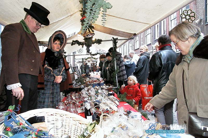 00121623.jpg - DORDTCENTRAAL:Dordrecht:16-12-2000:de dordtse kerstmarkt in de binnenstadDeze digitale foto blijft eigendom van FOTOPERSBURO BUSINK. Wij hanteren de voorwaarden van het N.V.F. en N.V.J. Gebruik van deze foto impliceert dat u bekend bent  en akkoord gaat met deze voorwaarden bij publicatie.EB/ETIENNE BUSINK