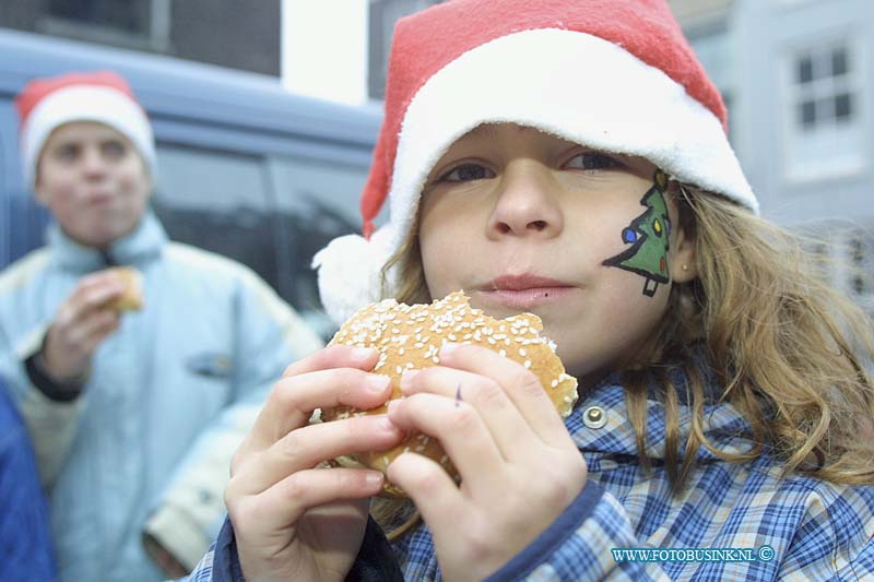 01121504.jpg - DORDTENAAR :Dordrecht:15-12-2001:de kerstmarkt dordrechtDeze digitale foto blijft eigendom van FOTOPERSBURO BUSINK. Wij hanteren de voorwaarden van het N.V.F. en N.V.J. Gebruik van deze foto impliceert dat u bekend bent  en akkoord gaat met deze voorwaarden bij publicatie.EB/ETIENNE BUSINK