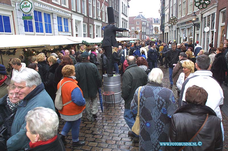 01121524.jpg - DORDTCENTRAAL :Dordrecht:15-12-2001:de kerstmarkt dordrechtDeze digitale foto blijft eigendom van FOTOPERSBURO BUSINK. Wij hanteren de voorwaarden van het N.V.F. en N.V.J. Gebruik van deze foto impliceert dat u bekend bent  en akkoord gaat met deze voorwaarden bij publicatie.EB/ETIENNE BUSINK