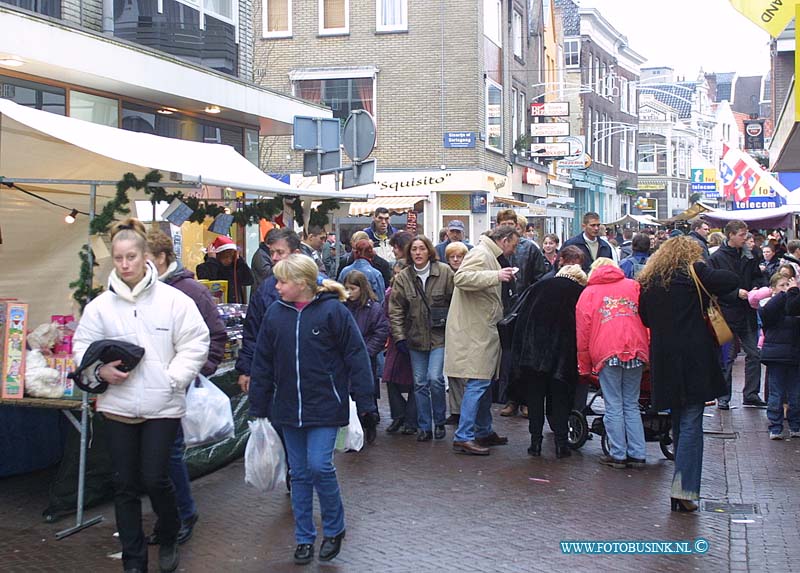 01121528.jpg - DORDTCENTRAAL :Dordrecht:15-12-2001:de kerstmarkt dordrechtDeze digitale foto blijft eigendom van FOTOPERSBURO BUSINK. Wij hanteren de voorwaarden van het N.V.F. en N.V.J. Gebruik van deze foto impliceert dat u bekend bent  en akkoord gaat met deze voorwaarden bij publicatie.EB/ETIENNE BUSINK