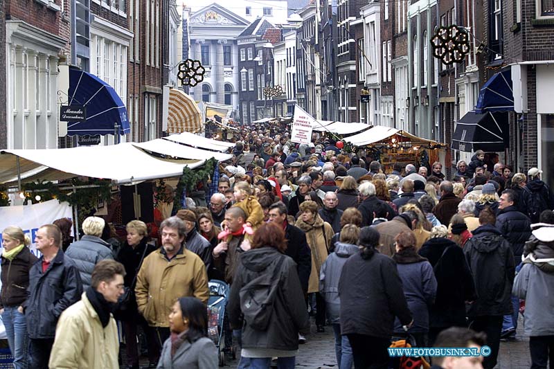 02121409.jpg - FOTOOPDRACHT:Dordrecht:14-12-2002:De grootste kerstmarkt van Nederland DordrechtDeze digitale foto blijft eigendom van FOTOPERSBURO BUSINK. Wij hanteren de voorwaarden van het N.V.F. en N.V.J. Gebruik van deze foto impliceert dat u bekend bent  en akkoord gaat met deze voorwaarden bij publicatie.EB/ETIENNE BUSINK
