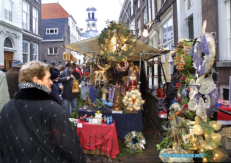 02121411.jpg - FOTOOPDRACHT:Dordrecht:14-12-2002:De grootste kerstmarkt van Nederland DordrechtDeze digitale foto blijft eigendom van FOTOPERSBURO BUSINK. Wij hanteren de voorwaarden van het N.V.F. en N.V.J. Gebruik van deze foto impliceert dat u bekend bent  en akkoord gaat met deze voorwaarden bij publicatie.EB/ETIENNE BUSINK
