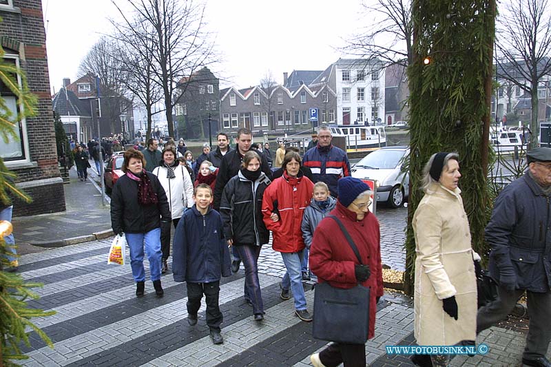 02121430.jpg - FOTOOPDRACHT:Dordrecht:14-12-2002:De grootste kerstmarkt van Nederland DordrechtDeze digitale foto blijft eigendom van FOTOPERSBURO BUSINK. Wij hanteren de voorwaarden van het N.V.F. en N.V.J. Gebruik van deze foto impliceert dat u bekend bent  en akkoord gaat met deze voorwaarden bij publicatie.EB/ETIENNE BUSINK