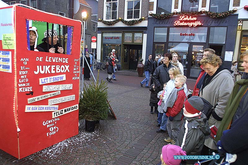 02121437.jpg - FOTOOPDRACHT:Dordrecht:14-12-2002:De grootste kerstmarkt van Nederland DordrechtDeze digitale foto blijft eigendom van FOTOPERSBURO BUSINK. Wij hanteren de voorwaarden van het N.V.F. en N.V.J. Gebruik van deze foto impliceert dat u bekend bent  en akkoord gaat met deze voorwaarden bij publicatie.EB/ETIENNE BUSINK