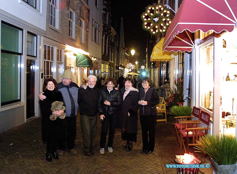 02121440.jpg - FOTOOPDRACHT:Dordrecht:14-12-2002:De grootste kerstmarkt van Nederland DordrechtDeze digitale foto blijft eigendom van FOTOPERSBURO BUSINK. Wij hanteren de voorwaarden van het N.V.F. en N.V.J. Gebruik van deze foto impliceert dat u bekend bent  en akkoord gaat met deze voorwaarden bij publicatie.EB/ETIENNE BUSINK