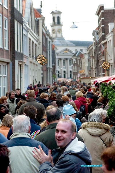 05121727.jpg - FOTOOPDRACHT:Dordrecht:17-12-2005:De Dordtse kerstmarkt Deze digitale foto blijft eigendom van FOTOPERSBURO BUSINK. Wij hanteren de voorwaarden van het N.V.F. en N.V.J. Gebruik van deze foto impliceert dat u bekend bent  en akkoord gaat met deze voorwaarden bij publicatie.EB/ETIENNE BUSINK