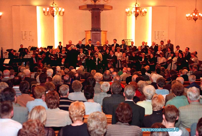 99032011.jpg - DE HIER ZWIJNDRECHT ZWIJNDRECHT:20-03-1999:BETHELKERK AAN DE ROTTERDAMSEWEG 73 OPTREDEN VAN GENERORS FAMIELIEKOOR:Deze digitale foto blijft eigendom van FOTOPERSBURO BUSINK. Wij hanteren de voorwaarden van het N.V.F. en N.V.J. Gebruik van deze foto impliceert dat u bekend bent  en akkoord gaat met deze voorwaarden bij publicatie.EB/ETIENNE BUSINK