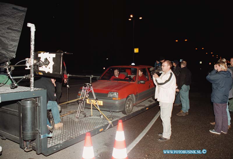 98090801.jpg - NETWERK :DORDRECHT :08-09-1998: IN DE NACHT VAN DINSDAG OP WOENSDAG WAREN ER IN DE KILTUNNEL TV OPNAMENS VOOR EEN SERIE VAN DE NCRV.Deze digitale foto blijft eigendom van FOTOPERSBURO BUSINK. Wij hanteren de voorwaarden van het N.V.F. en N.V.J. Gebruik van deze foto impliceert dat u bekend bent  en akkoord gaat met deze voorwaarden bij publicatie.EB/ETIENNE BUSINK