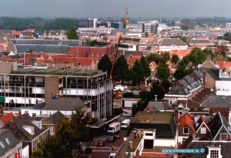 98092804.jpg - DE DORDTENAAR :DORDRECHT:28-09-1998:WOONTORENBOUW STATENPLEIN DORDT ZIE AAN KRAAN HOE HOOG HIJ WORDT GEZIEN VAN AF FOTO: GEZIEN VAN AF HET ARBEIDSBURO AAN DE SPUIHAVENDeze digitale foto blijft eigendom van FOTOPERSBURO BUSINK. Wij hanteren de voorwaarden van het N.V.F. en N.V.J. Gebruik van deze foto impliceert dat u bekend bent  en akkoord gaat met deze voorwaarden bij publicatie.EB/ETIENNE BUSINK