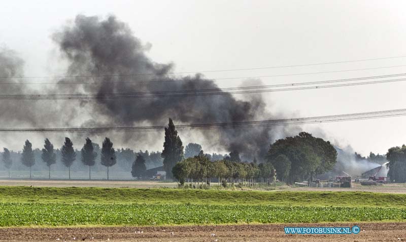 12091001.jpg - FOTOOPDRACHT:Dordrecht:10-09-2012:Gebouw brand hooischuur zeer  Grote brand GRIP2 Noorderelsweg 7 Dordrecht bij de frima van Pelt.Deze digitale foto blijft eigendom van FOTOPERSBURO BUSINK. Wij hanteren de voorwaarden van het N.V.F. en N.V.J. Gebruik van deze foto impliceert dat u bekend bent  en akkoord gaat met deze voorwaarden bij publicatie.EB/ETIENNE BUSINK