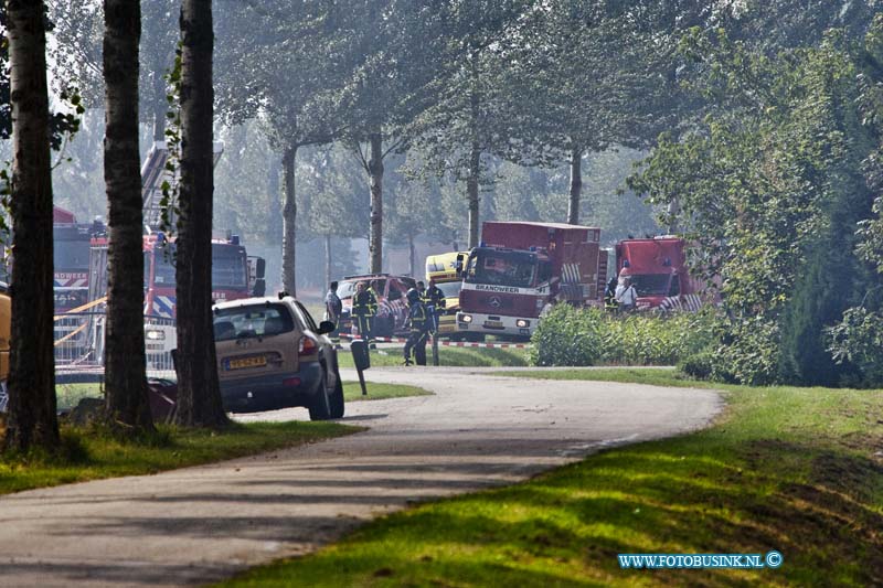 12091008.jpg - FOTOOPDRACHT:Dordrecht:10-09-2012:Gebouw brand hooischuur zeer  Grote brand GRIP2 Noorderelsweg 7 Dordrecht bij de frima van Pelt.Deze digitale foto blijft eigendom van FOTOPERSBURO BUSINK. Wij hanteren de voorwaarden van het N.V.F. en N.V.J. Gebruik van deze foto impliceert dat u bekend bent  en akkoord gaat met deze voorwaarden bij publicatie.EB/ETIENNE BUSINK